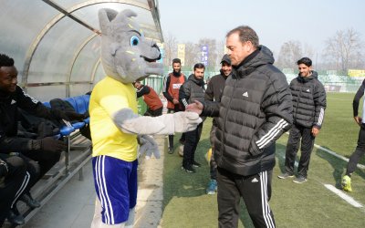 ‘Owe it to the people of Kashmir to come back’, states David Robertson